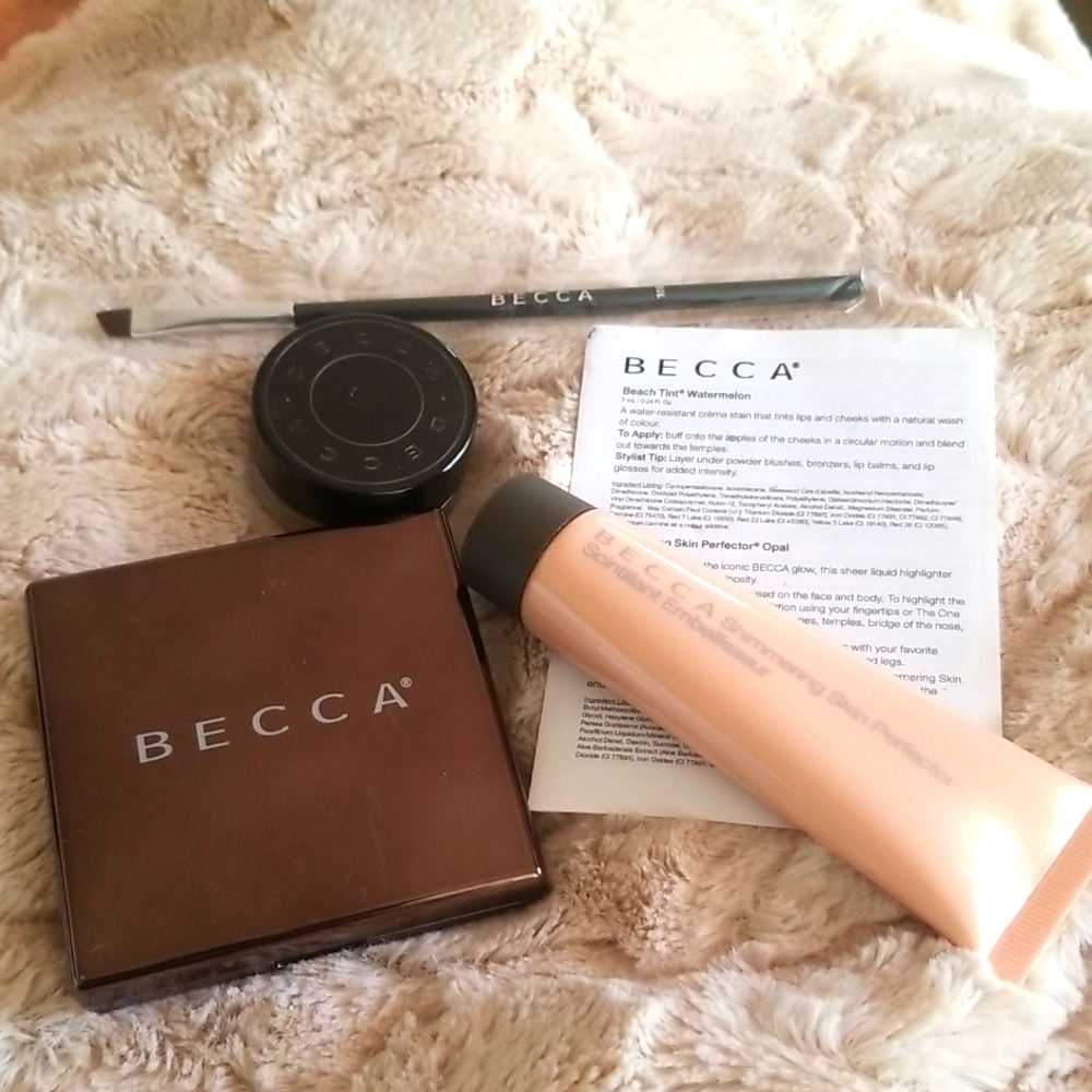 Becca  4 Piece Beauty Bundle